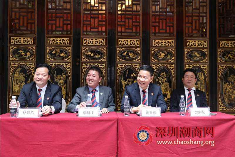 大鹏新区联络处主任李科枝,轮值副会长陈汉武,谢元硕,副会长林伟泉