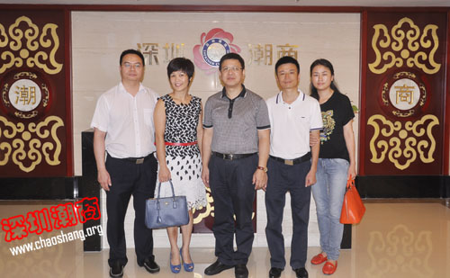 北京市梅州商会副会长许珍、刘伟越一行到我会交流工作经验