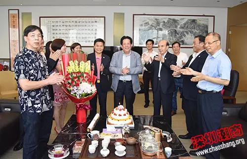 深圳市潮汕商会全体成员祝李茂水名誉会长生日快乐！